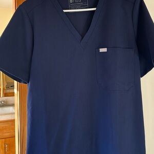 Figs navy Catarina scrub top (Size L)